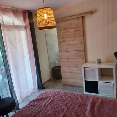 Villa Propriete Avec Piscine Sur 1800m2 Parking Prive Privatif 3 Dont 2 Parental Pas De Vis A Vis Clim Jeux Enfants Serignan