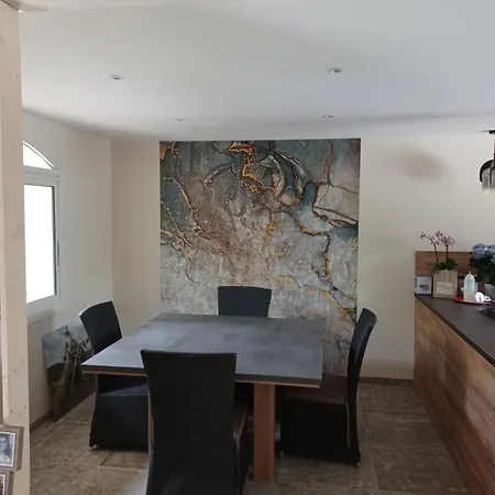 Villa Propriete Avec Piscine Sur 1800m2 Parking Prive Privatif 3 Dont 2 Parental Pas De Vis A Vis Clim Jeux Enfants Serignan