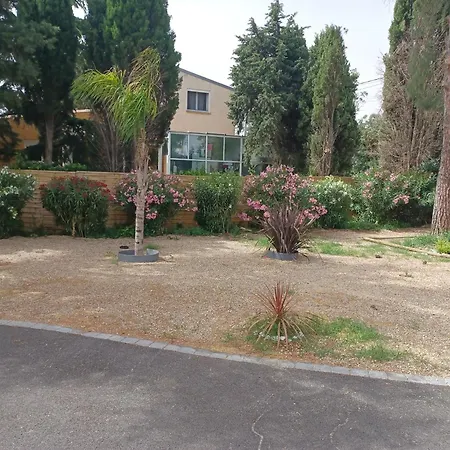 Willa Propriete Avec Piscine Sur 1800m2 Parking Prive Privatif 3 Dont 2 Parental Pas De Vis A Vis Clim Jeux Enfants Sérignan